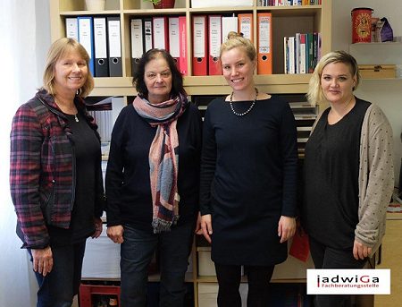v.l.n.r. JADWIGA-Geschäftsführerin Juliane von Krause, Landtagsabgeordnete Frau Angelika Weikert (SPD), Frau A. Köngiger, Frau S. Weimert. Foto: © Franziska Strauch